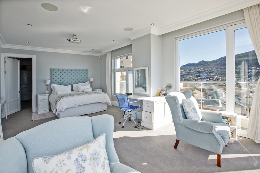 7 Bedroom Property for Sale in Cairnside Western Cape